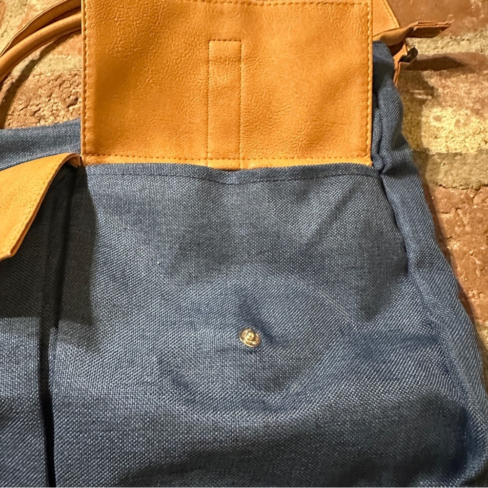 Classic Courier Blue Organizer Tote/Pockets/Ajustable Shoulder Strap/Zip Up/Snap - Picture 3 of 14